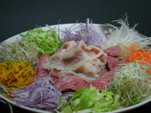 馬刺しの冷しゃぶサラダ